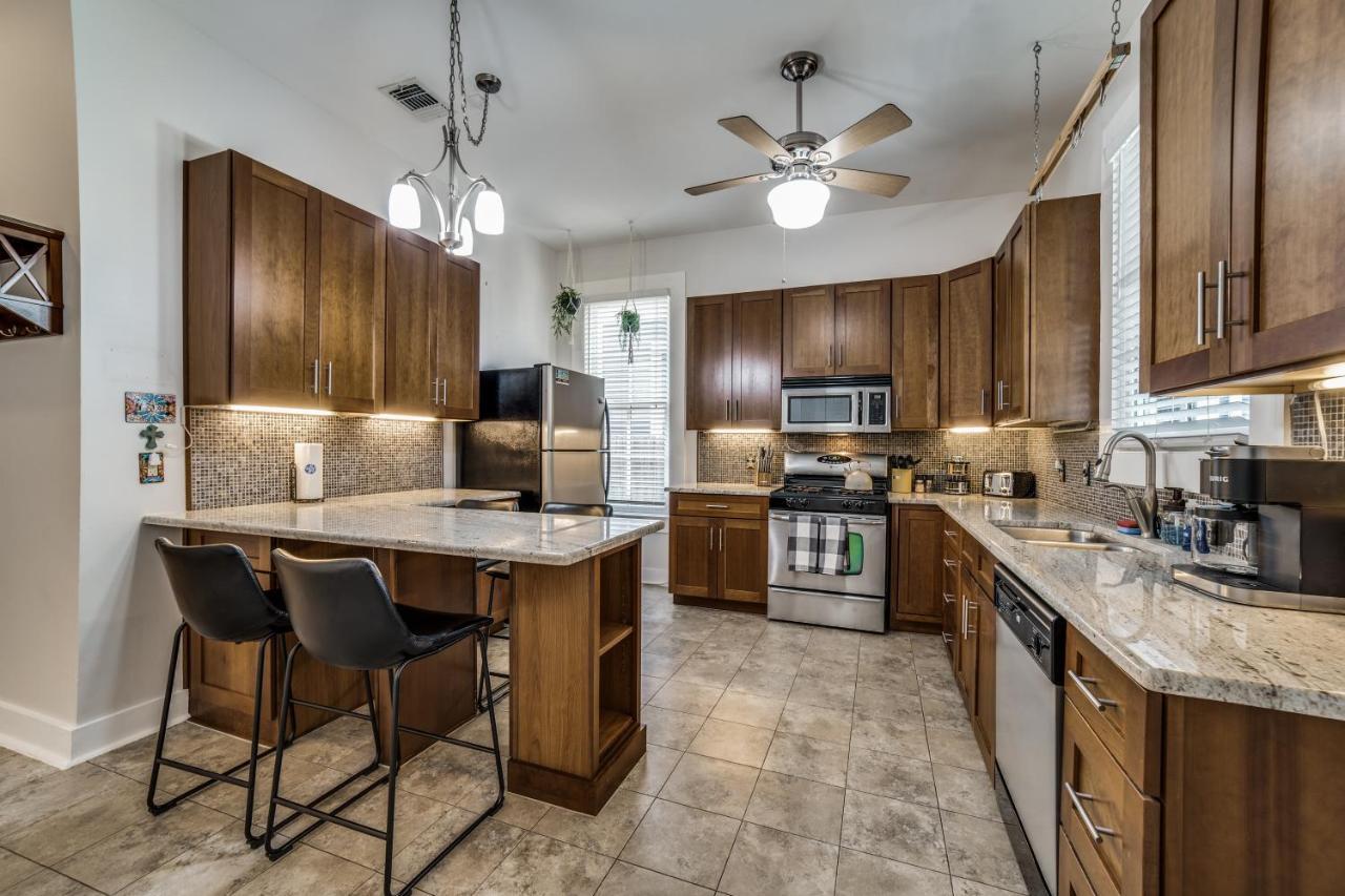 Downtown Historic 2Bdrm, Walk To Riverwalk, Alamo; Beautifully Renovated! San Antonio Buitenkant foto